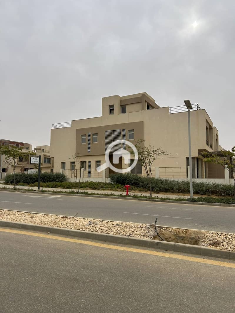 15 e17d5015-0815-4b27-8b66-bcb4bf6f32a1. jpeg