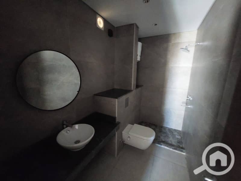 7 b719eedd-bd67-444d-a022-6a632b7c0c9c. jpg