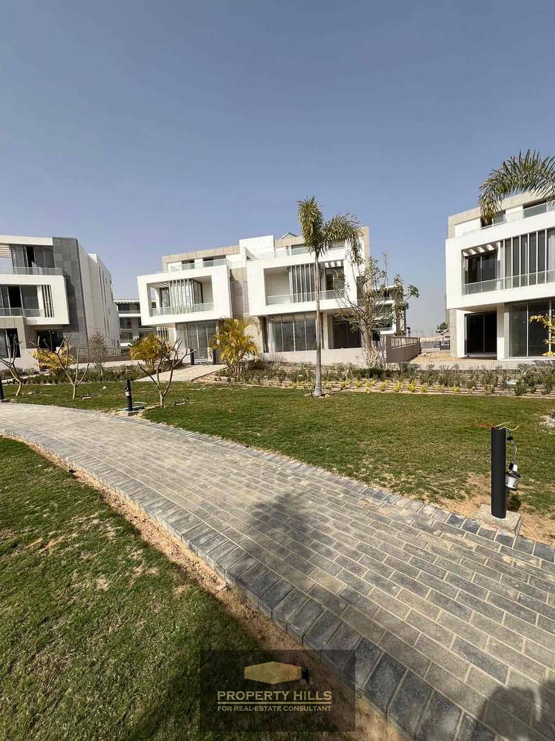 2 f8305eba-03c3-4d12-b4fa-a9d851f84228. jpg