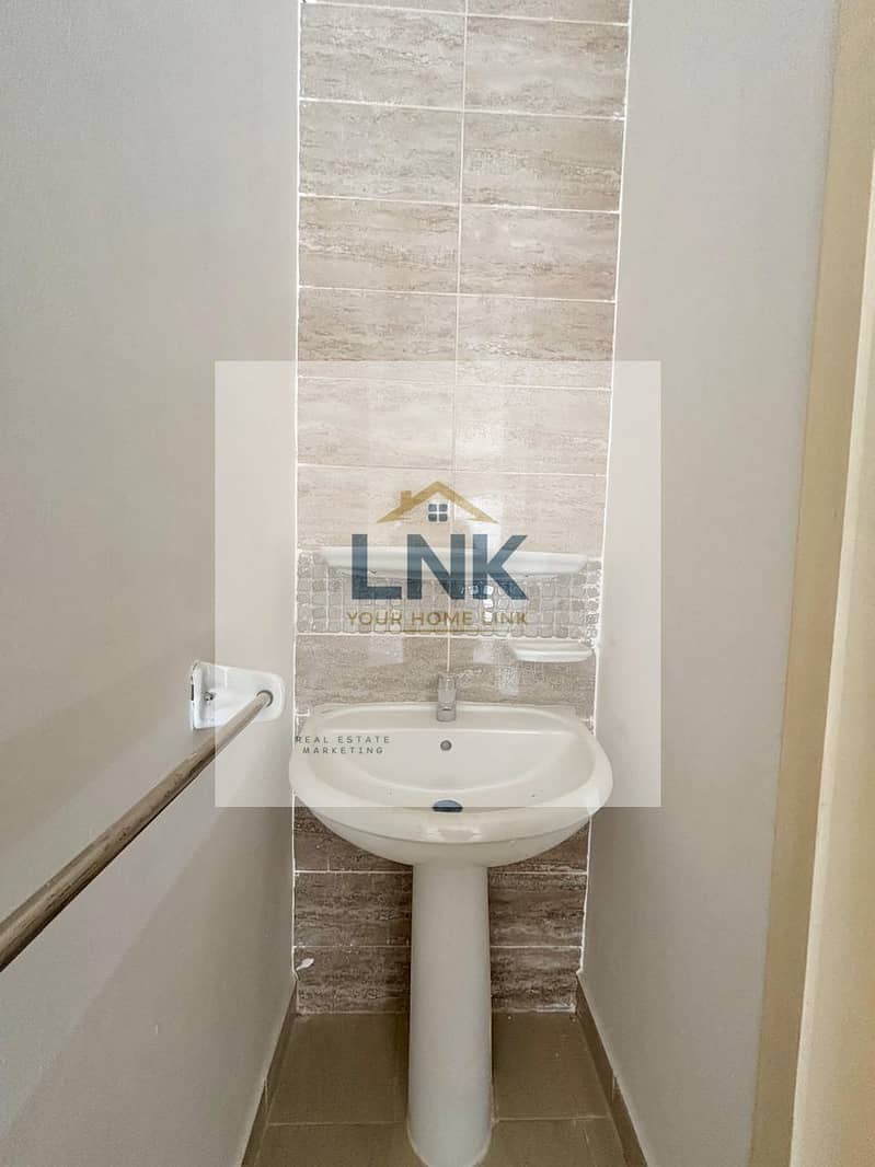 8 2742c910-5d0e-4c68-b268-e1067477. jpg