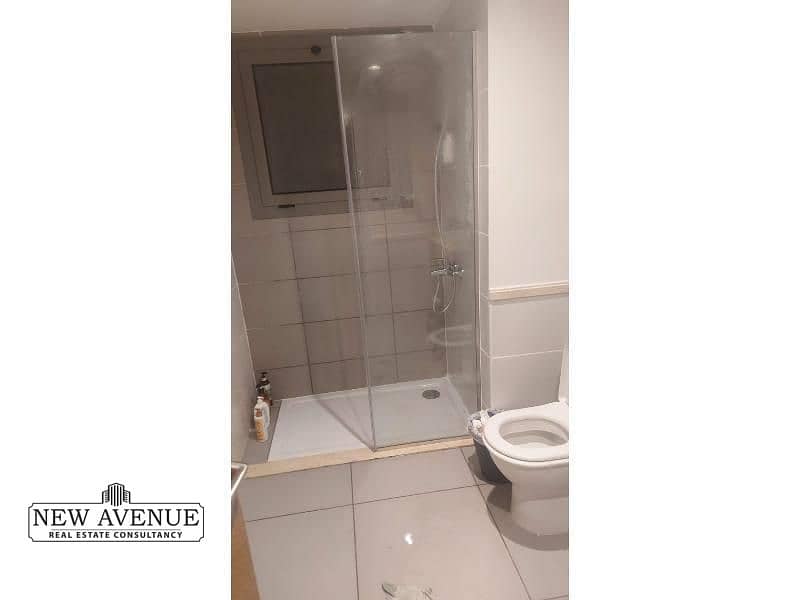 10 b2ea7e6e-e1e1-444f-93d1-1e5789463dd9. png