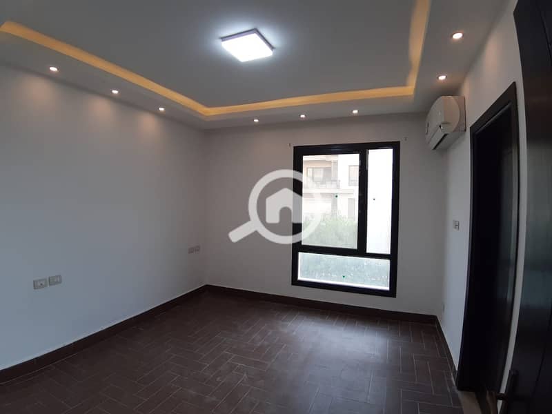 12 1c9b050b-99b4-436f-ae78-c8d091896a22. jpg