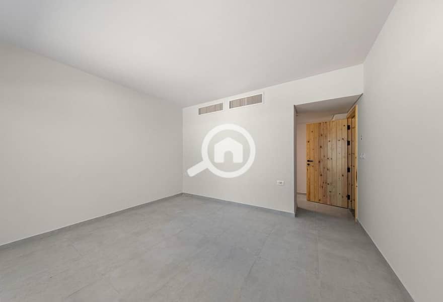 3 50e325c2-2c96-4a4d-86f0-3208649792e0. jpg