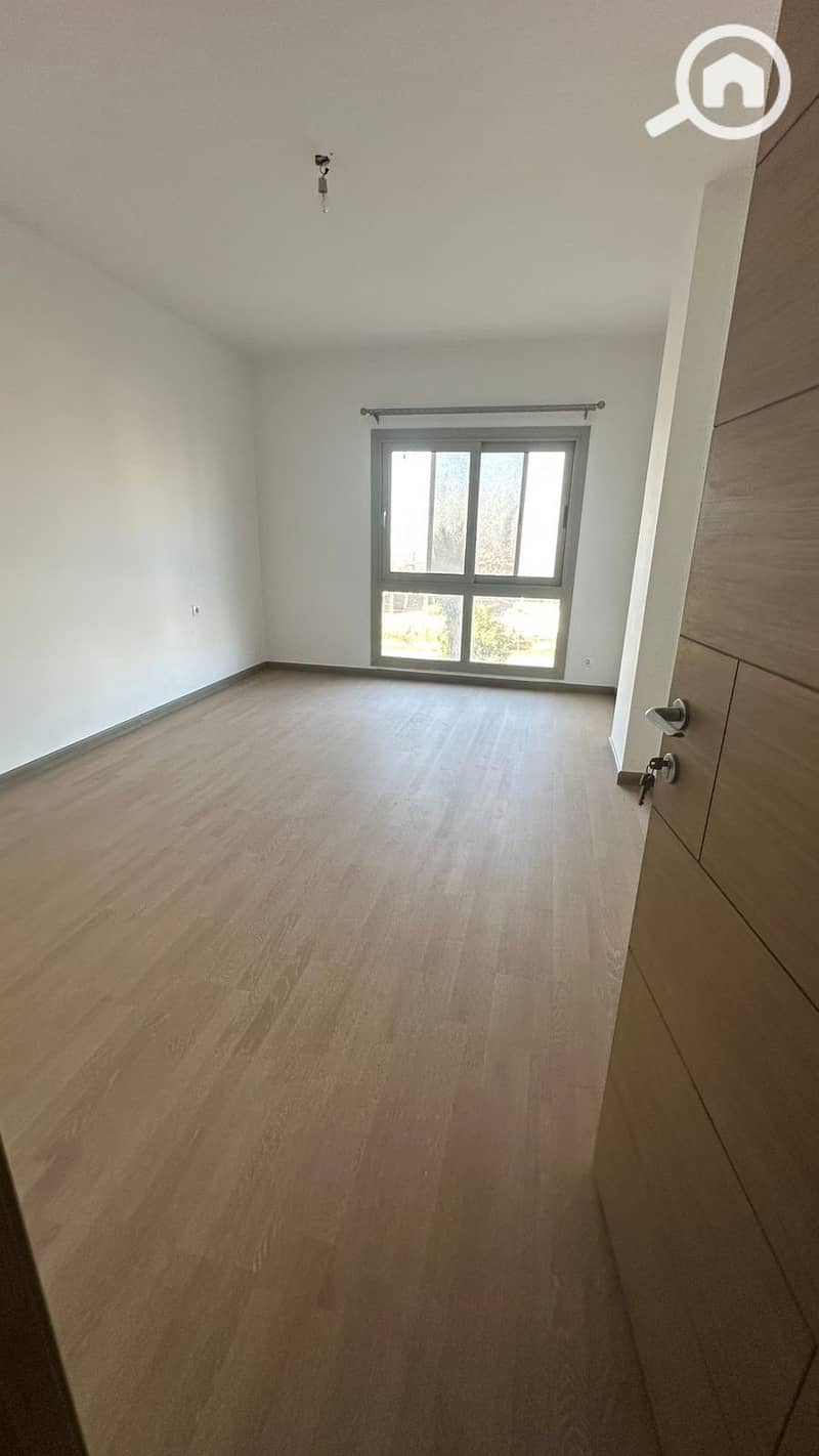 4 9ed4c69e-2662-4dc3-9b19-5feef092f2f9. jpg