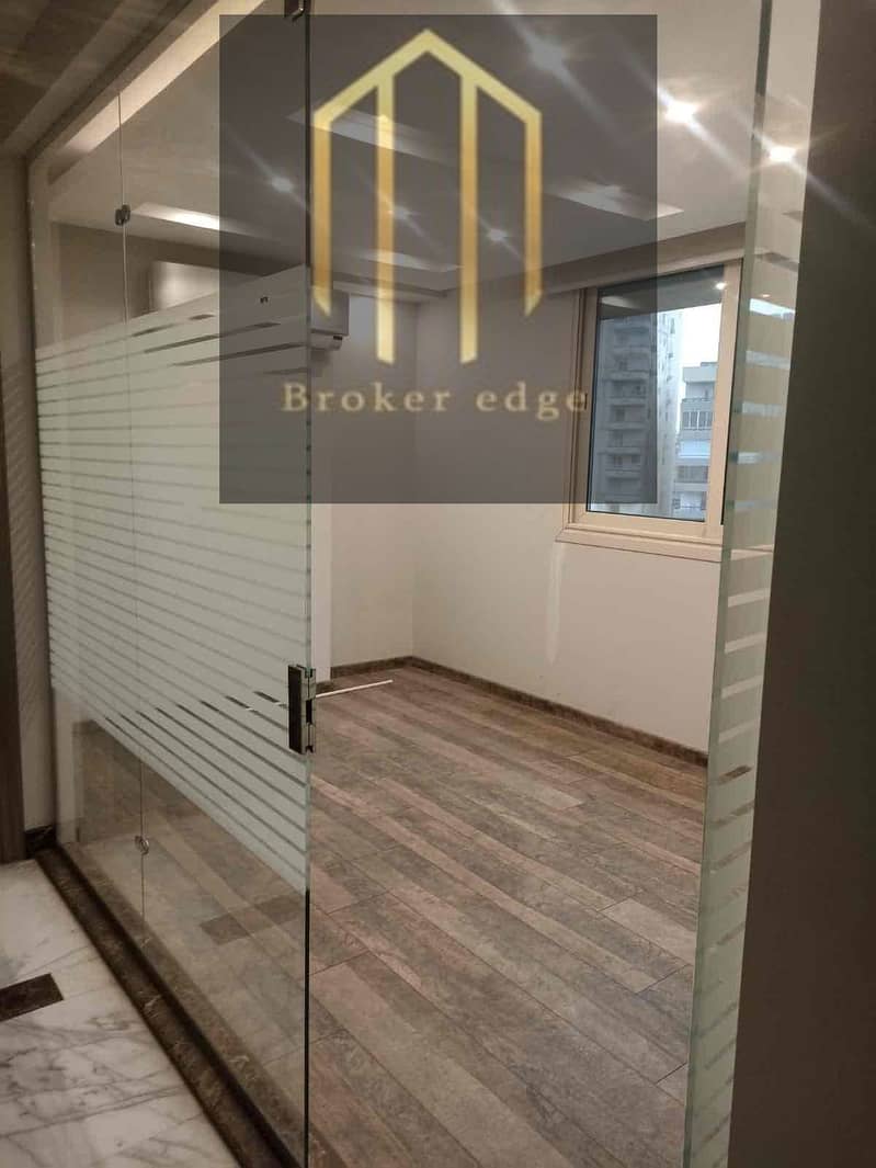 2 572e7996-c7d5-4b89-abc2-ea98c9f483c7. jpg