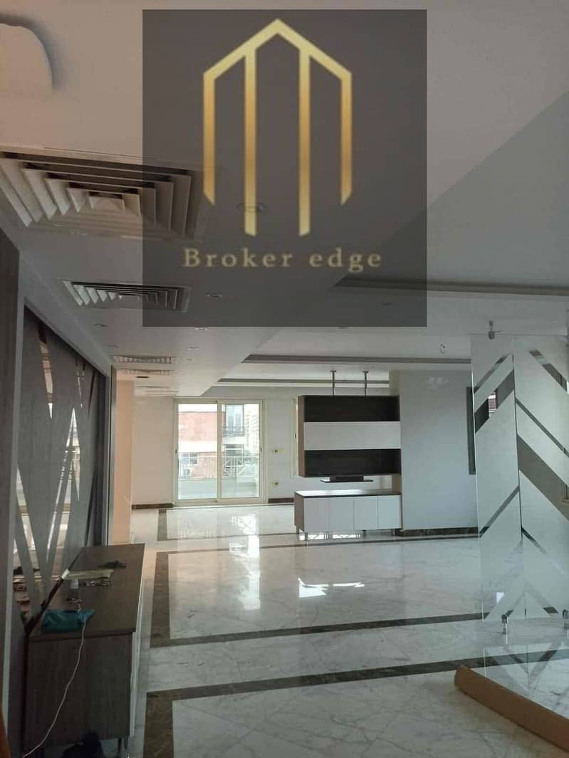 4 571a6899-434d-4d44-9b9c-ac1677048e07. jpg