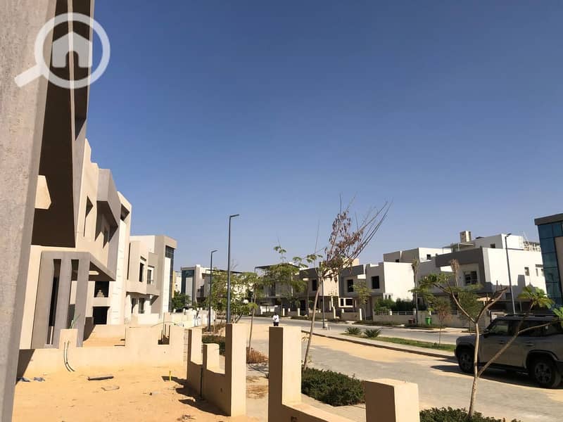 12 6893b6d9-9a8d-4b10-8623-68e23d5be2a5. jpg