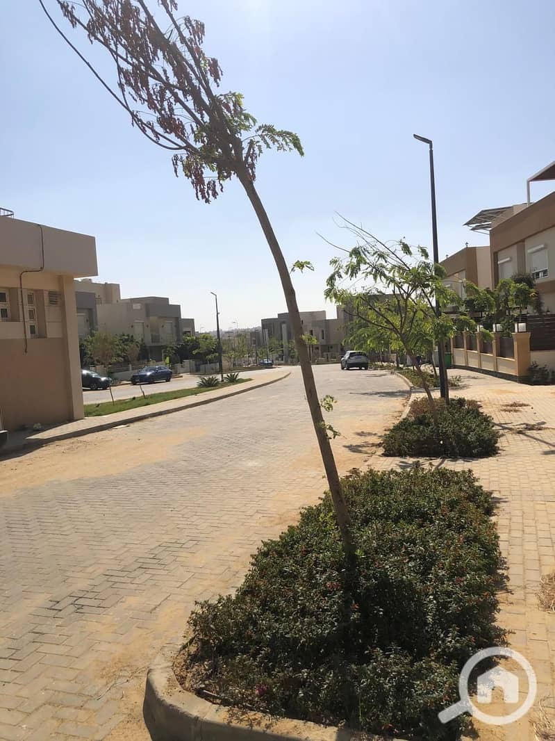 14 d90cbacb-5676-40c8-829a-40ec556a0433. jpg