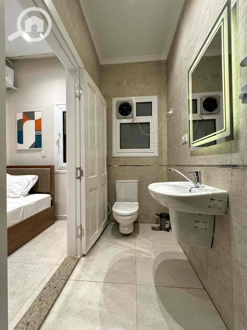 4 c50c9240-0180-4bd0-8fbb-f53b67cfeba3. jpg