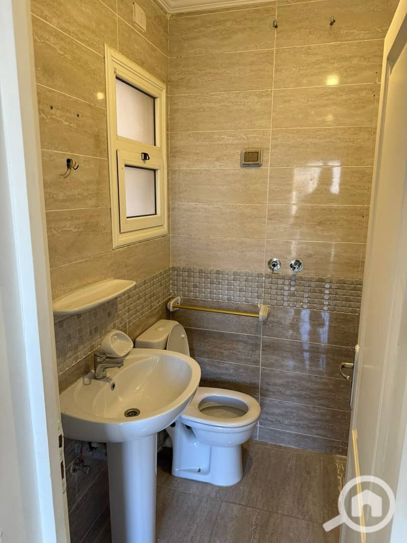 9 906bd3c8-64f6-47b0-abab-88d1661caba5. jpeg