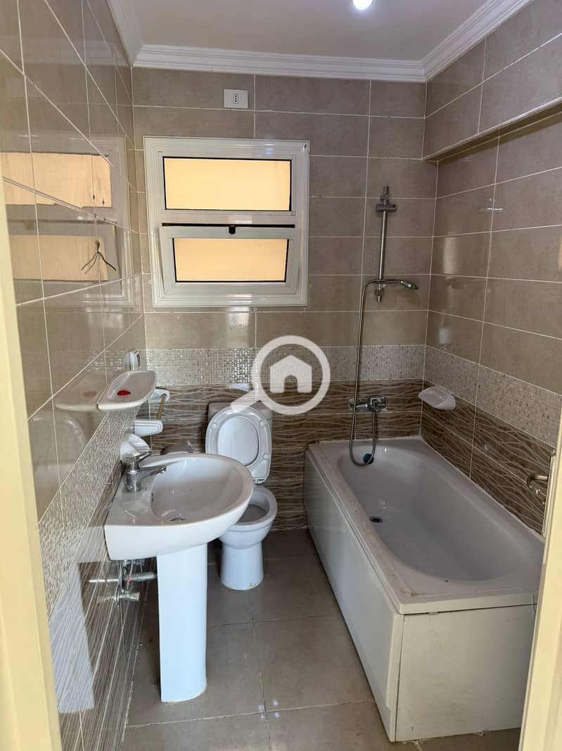 10 26910687-dad6-4c7a-89f1-8bcb01eb9a88. jpeg