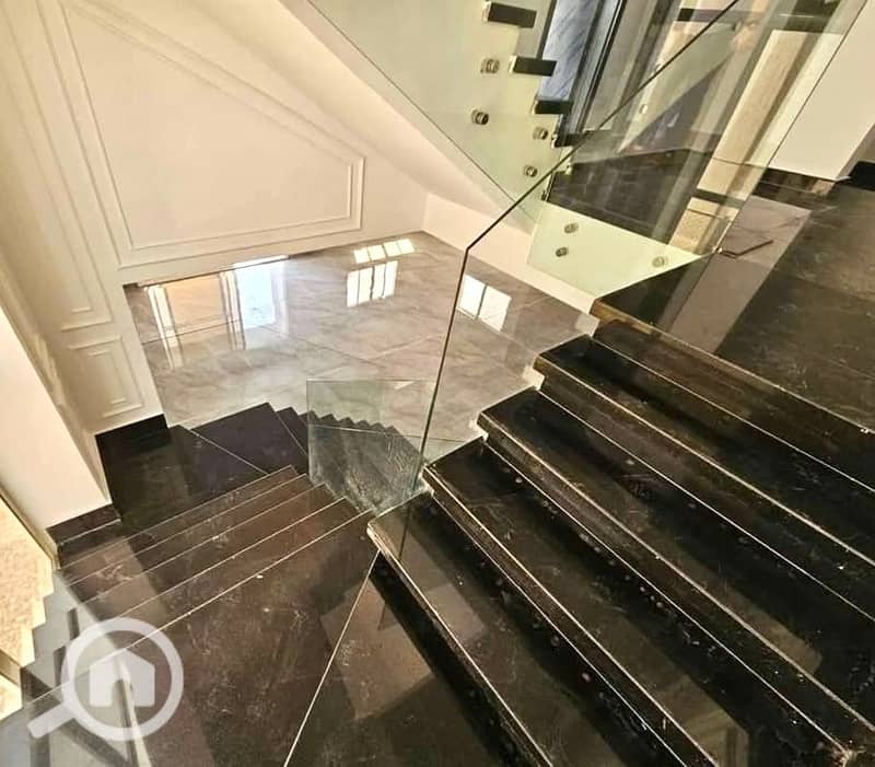 5 f7349e0a-80ff-4b44-bc4b-abb72c2e58c2. jpeg