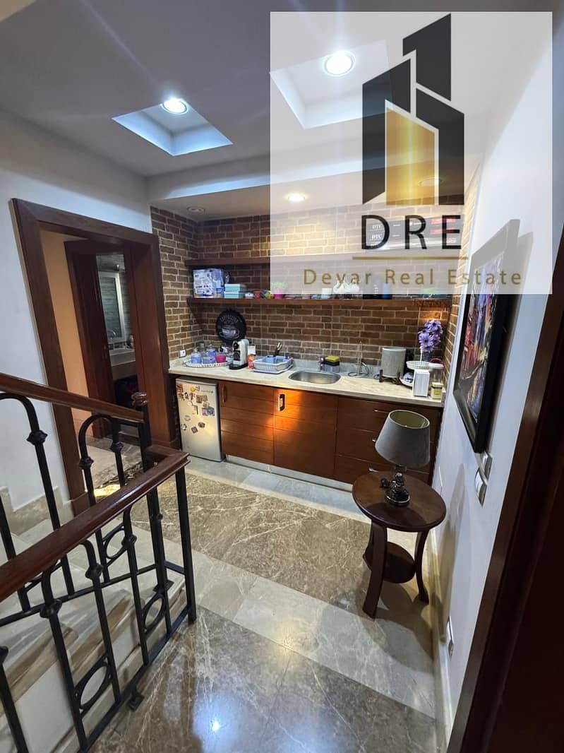 12 32da5254-0904-4c8e-a775-ce43a4232884. jpg