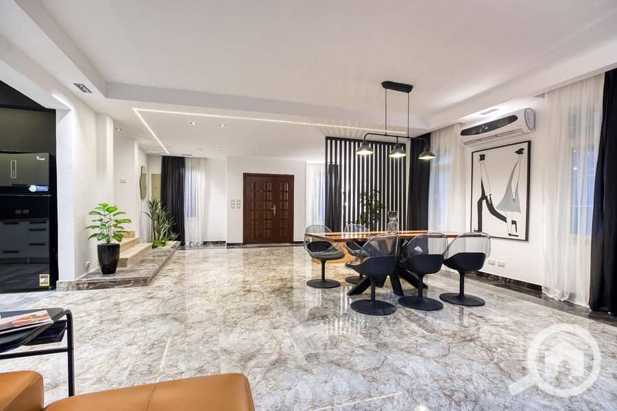 2 0ff012af-313d-4a4e-9bfb-fff570866912. jpg