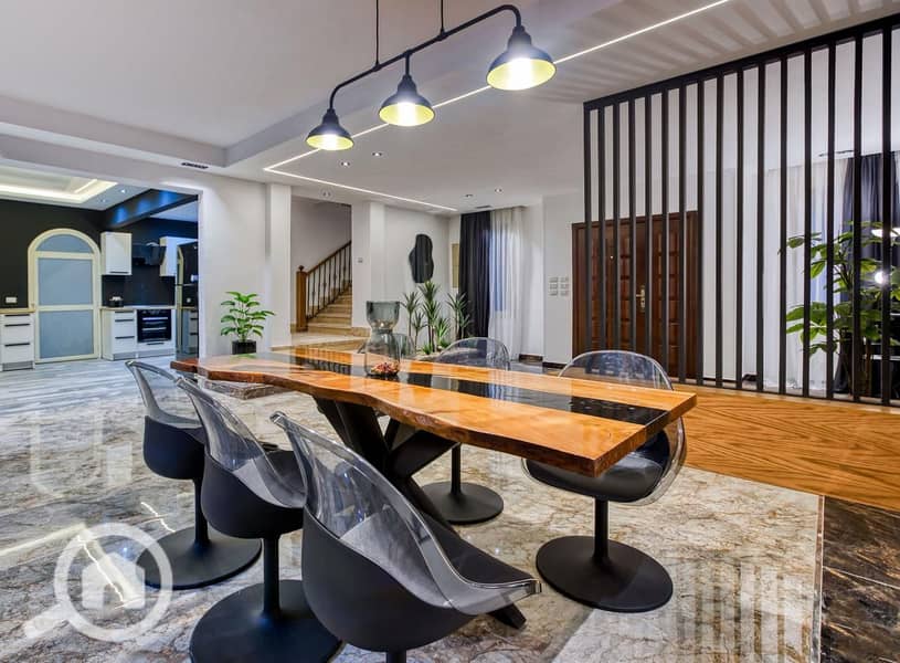 14 a2efc9de-e5d5-4621-a6bb-5767e8f9d739. jpg