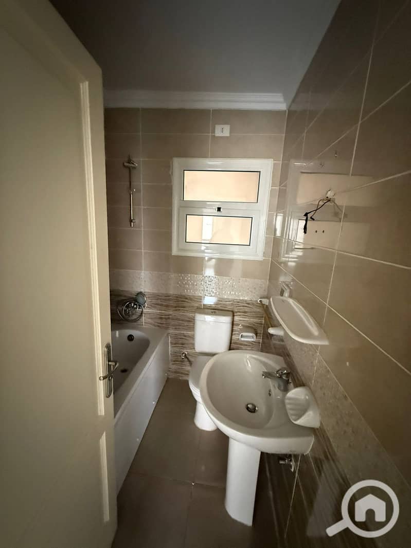 9 dac8390f-b981-4c5a-a000-2c4fa7cf4c40. jpeg