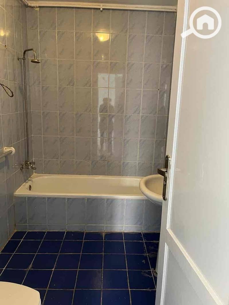 10 2e401ec0-a058-4154-bf6e-59b95bc5a842. jpg