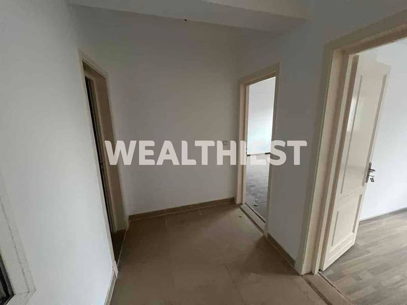 15 606623b6-691b-45a0-a0ac-e95a963c7569. jpg