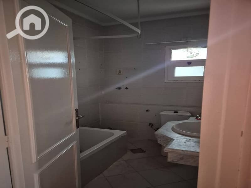 12 38b47963-12ee-44c5-95dd-ce1dbc068556. jpeg