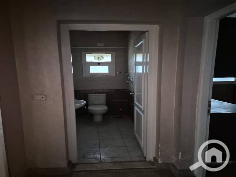 15 269d77db-6d55-455b-84db-26de1bee73a7. jpeg