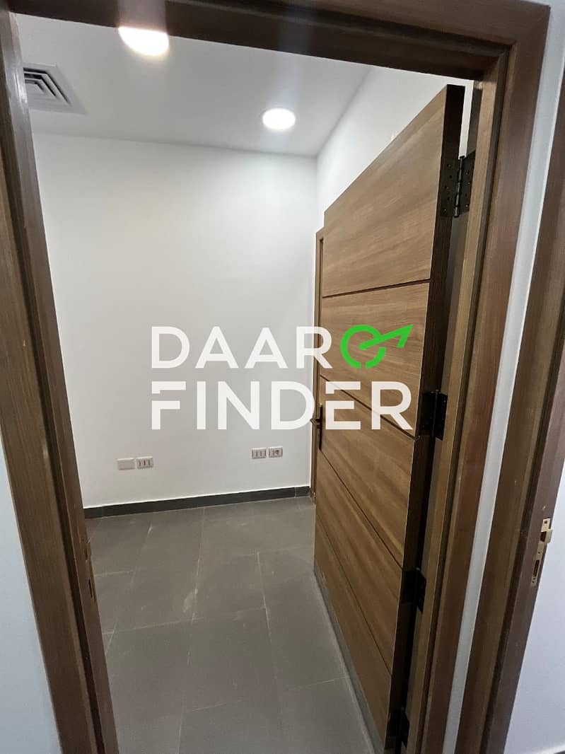 9 9ac3367f-2157-4fc7-aaf7-f22288e2cd40. jpg