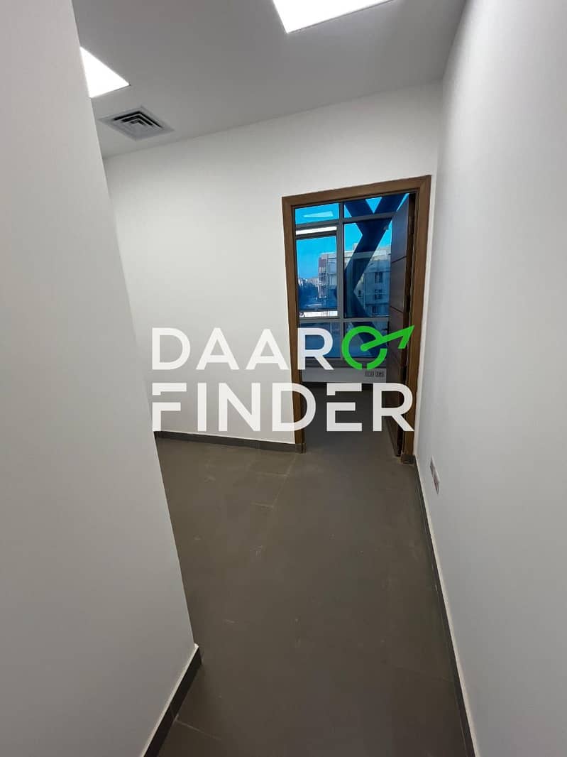 15 061e6c1b-a913-420b-ba3d-044a65bd22f6. jpg