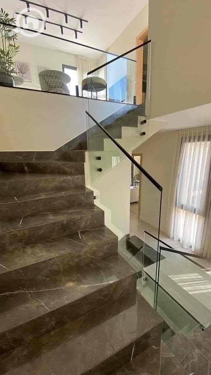 8 dfe2bad1-f98c-4827-9d37-dda8e980a8d1. jpg