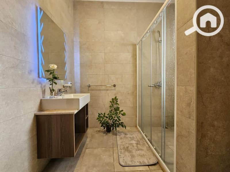 7 7e1782b7-8c28-4b96-829c-f0b5ba0c8711. jpg