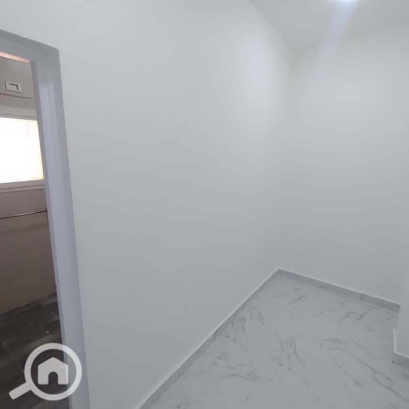 7 4f7bf03c-1e0f-4d75-aa00-db44aea6e793. jpeg