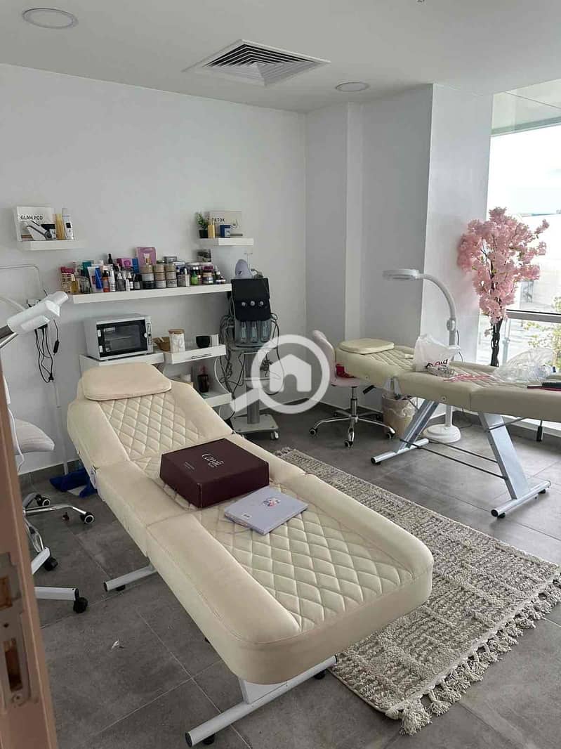 9 cf4093b0-5c00-419c-ba29-ea13e6eeaae2. jpg