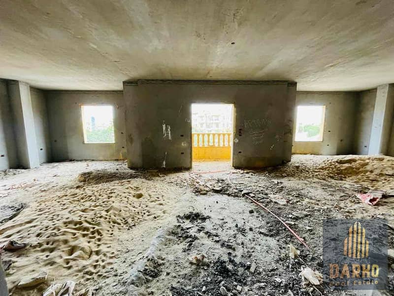 12 5eb66e7a-72de-4a69-ae44-d59981fe3ba4. jpg