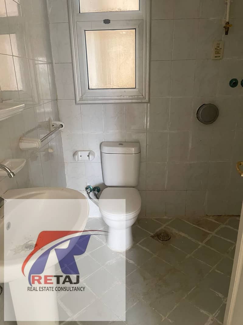 4 599c099a-adab-45f2-92f7-837c87a97092. jpg