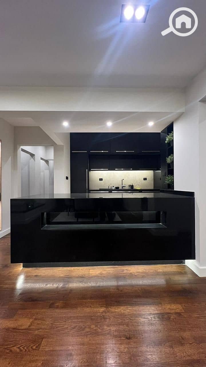 4 2e558cf7-86be-4e84-b30f-432d33a8d749. jpg