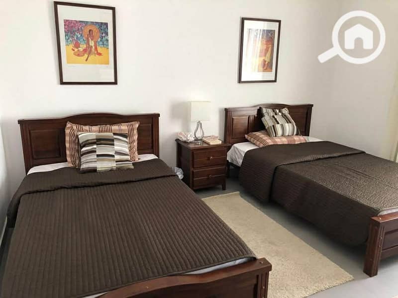 9 53a57f4f-0598-456d-899f-415eeba9d6bf. jpg