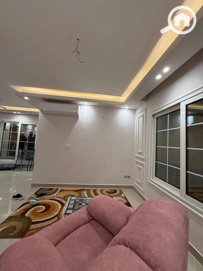 4 7f7deb0c-cc35-4f67-8b9e-ba840cc36497. jpg