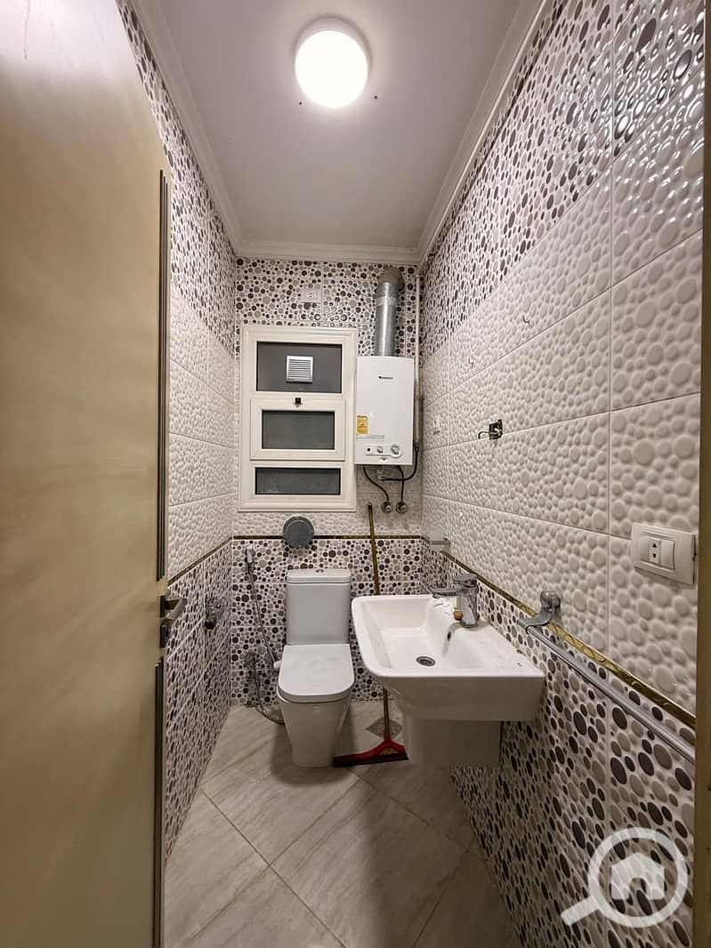 6 8f73095b-a81f-40c5-a9b4-e0ca4e01e63e. jpg