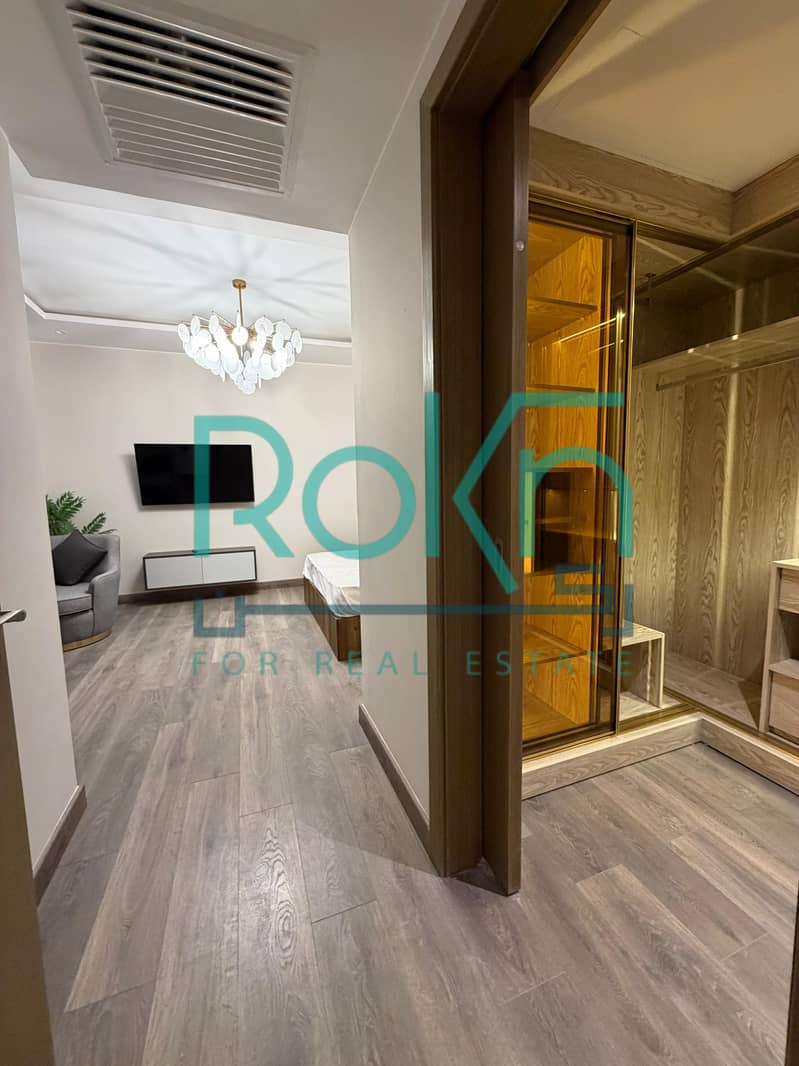 5 10f67e94-a218-4ca2-a56c-e4e5fa580542. jpg