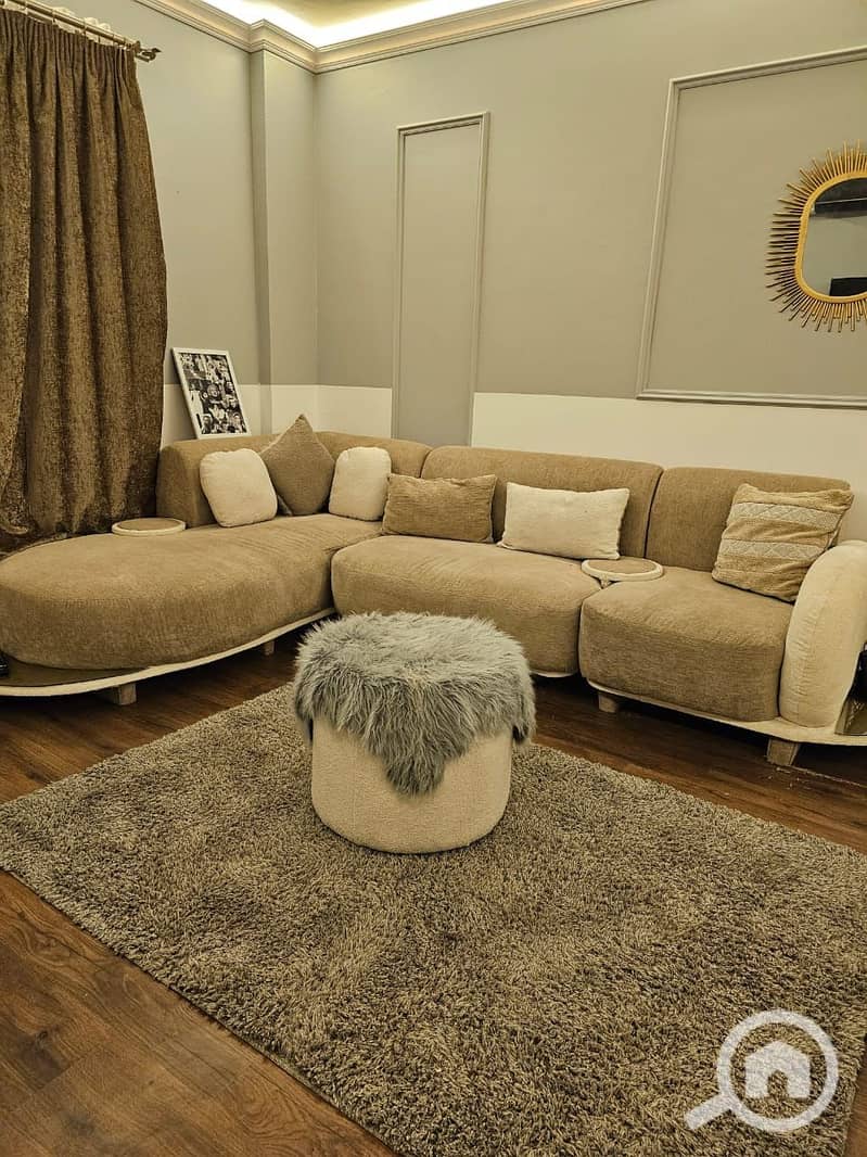 4 abd41833-8f99-4898-b45d-733faf7930b1. jpeg