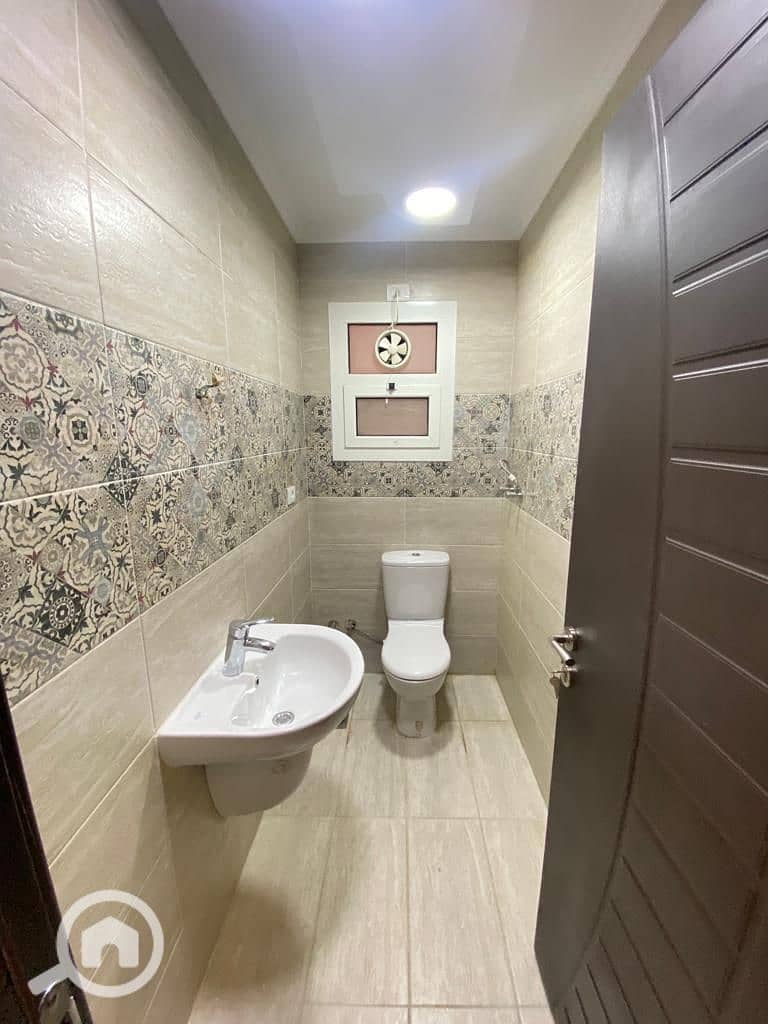 11 5e8d0cf5-36aa-44fe-8370-6d4bcaaafce0. jpeg