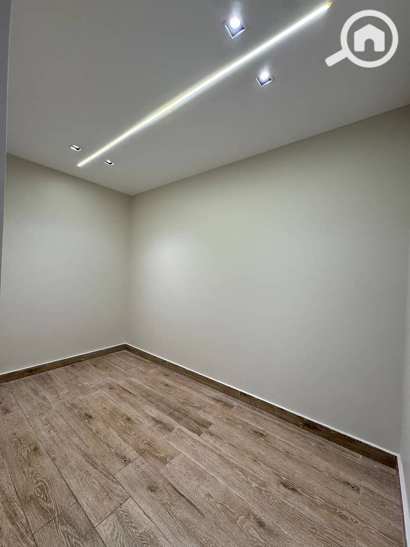 8 cfb09b89-a8a3-4ecc-b81a-2db59ee43205. jpg