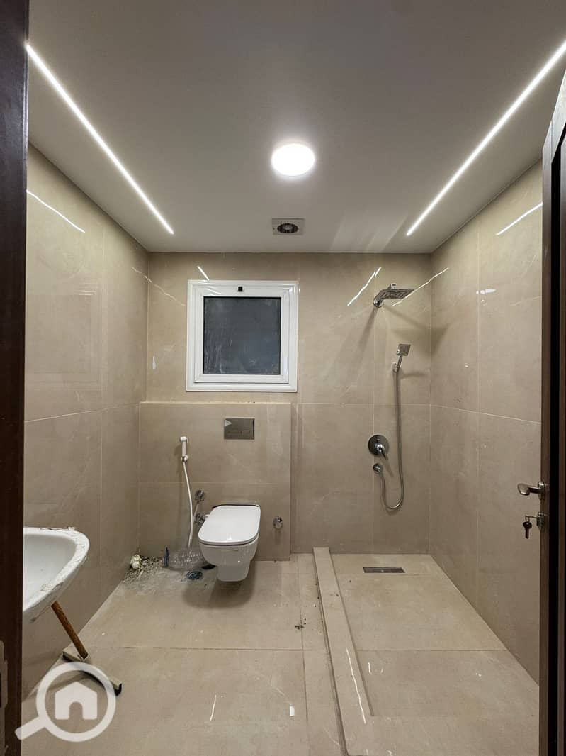 10 f0842f26-00bd-4493-a9fd-f9c94d091b3e. jpg