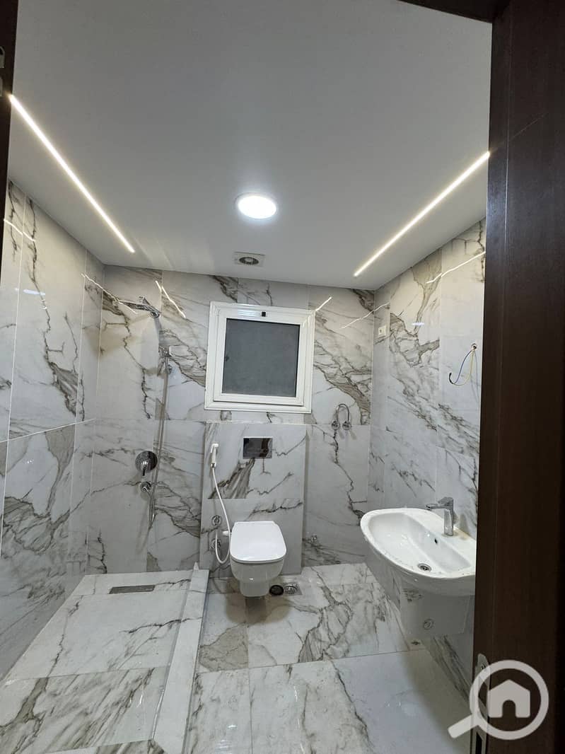 11 fbc98769-bf19-4a46-86a2-9f8cd4c31c64. jpg