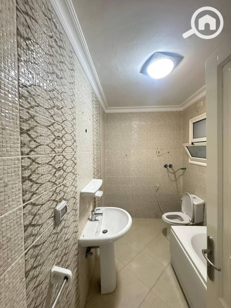 11 d7b33a6a-ee2e-4553-ac60-919b8e18d7c7. jpg