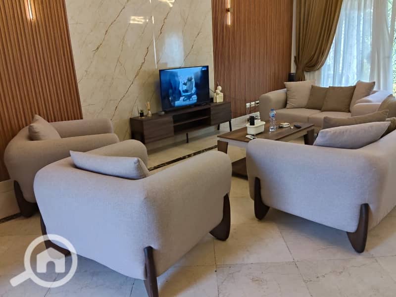 10 12685869-be1b-467c-997c-60bf8bce000a. jpg