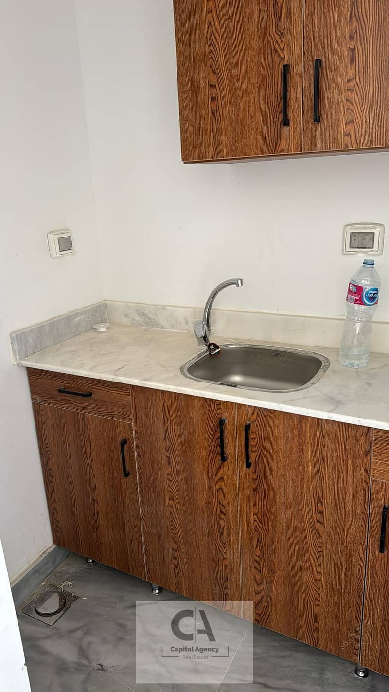 4 da346a15-57af-4f51-9d3e-3c0115a3b871. jpg