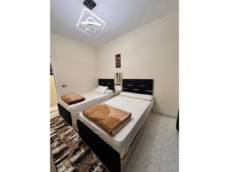 8 e00ea541-a7c2-4883-a5e1-e5091e4dab9d. jpg