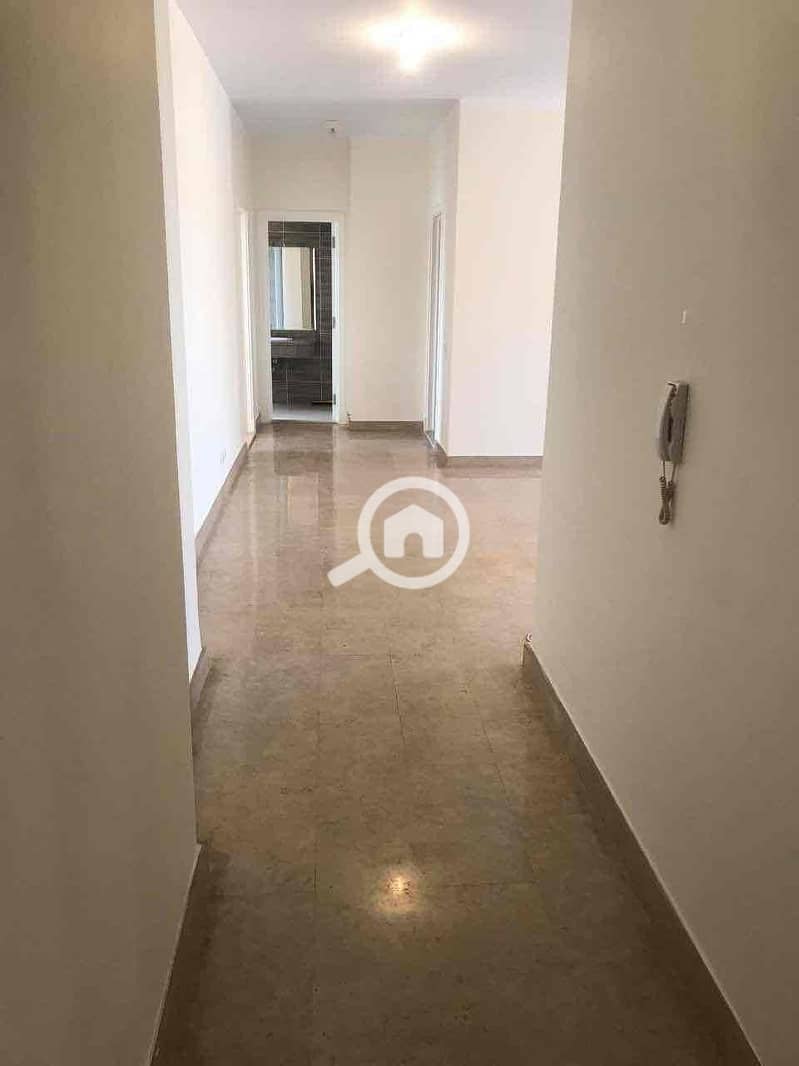 4 863f8668-b2ec-4f0f-abcc-18334ee81a3f. jpg