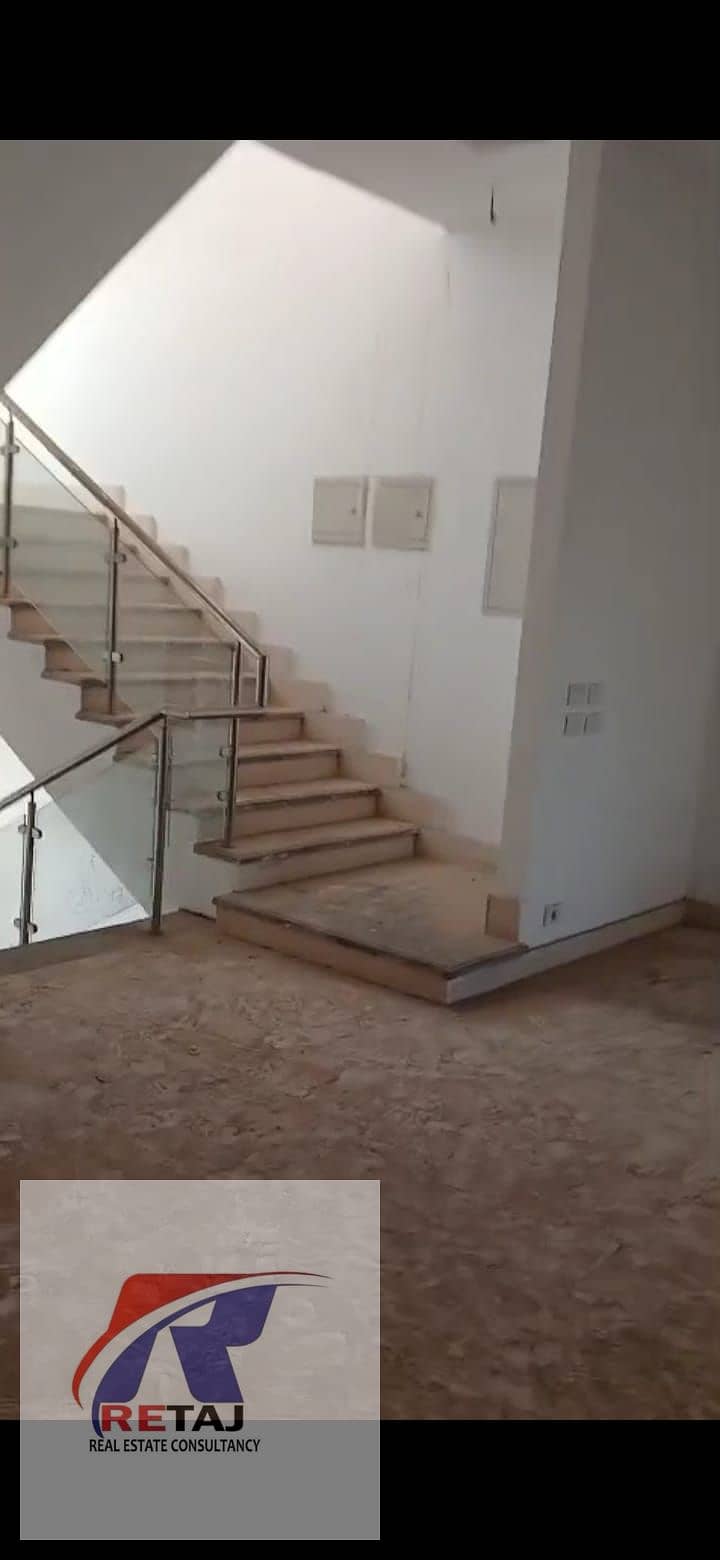 2 6d777f5d-5783-4a92-96a5-f4f563144f1e. jpg