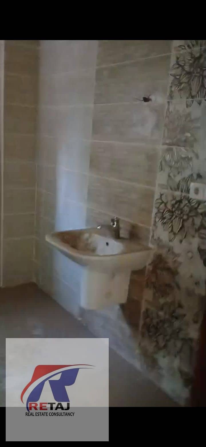 8 9370d1b2-eb28-44d8-9d01-f30f4e83c5e6. jpg