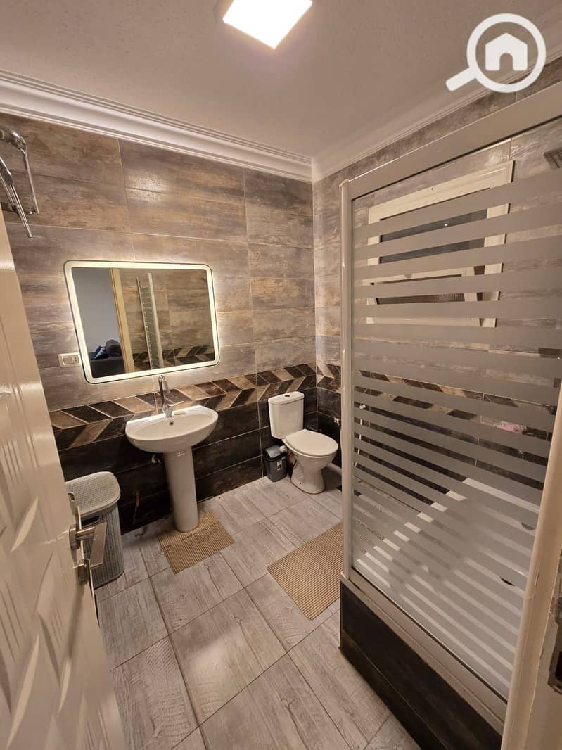 8 b98a3fb0-2c96-435c-b341-b055c53e8893. jpeg